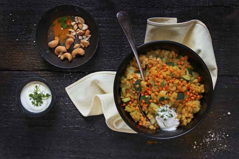 Curry Di Zucchine E Lenticchie Con Yogurt Alle Erbe